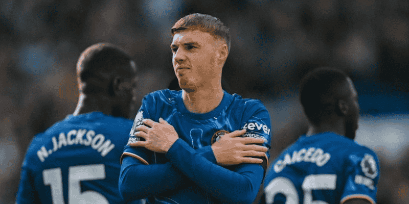 Cole Palmer thi đấu cho Chelsea mùa 2023/24