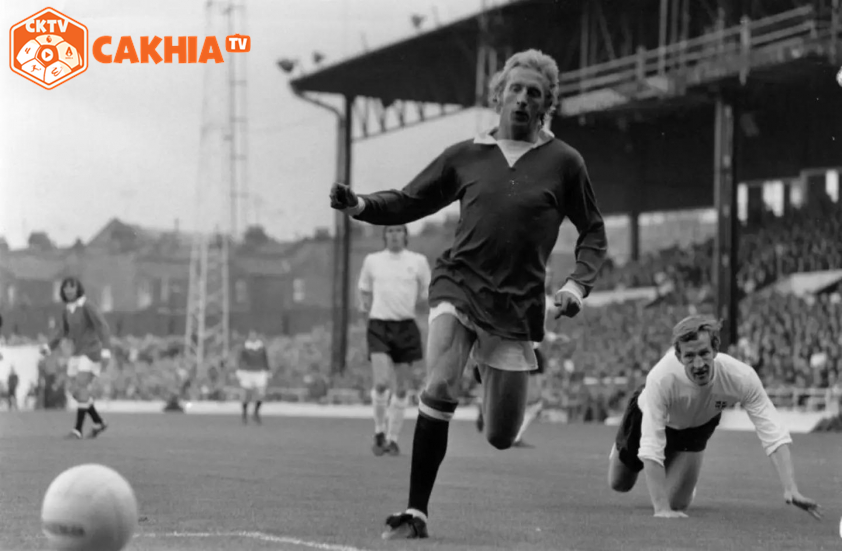 Denis Law đã có sự nghiệp lẫy lừng tại MU (Ảnh: Getty).